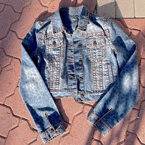 Cheetah print Jean jacket with rose buttons